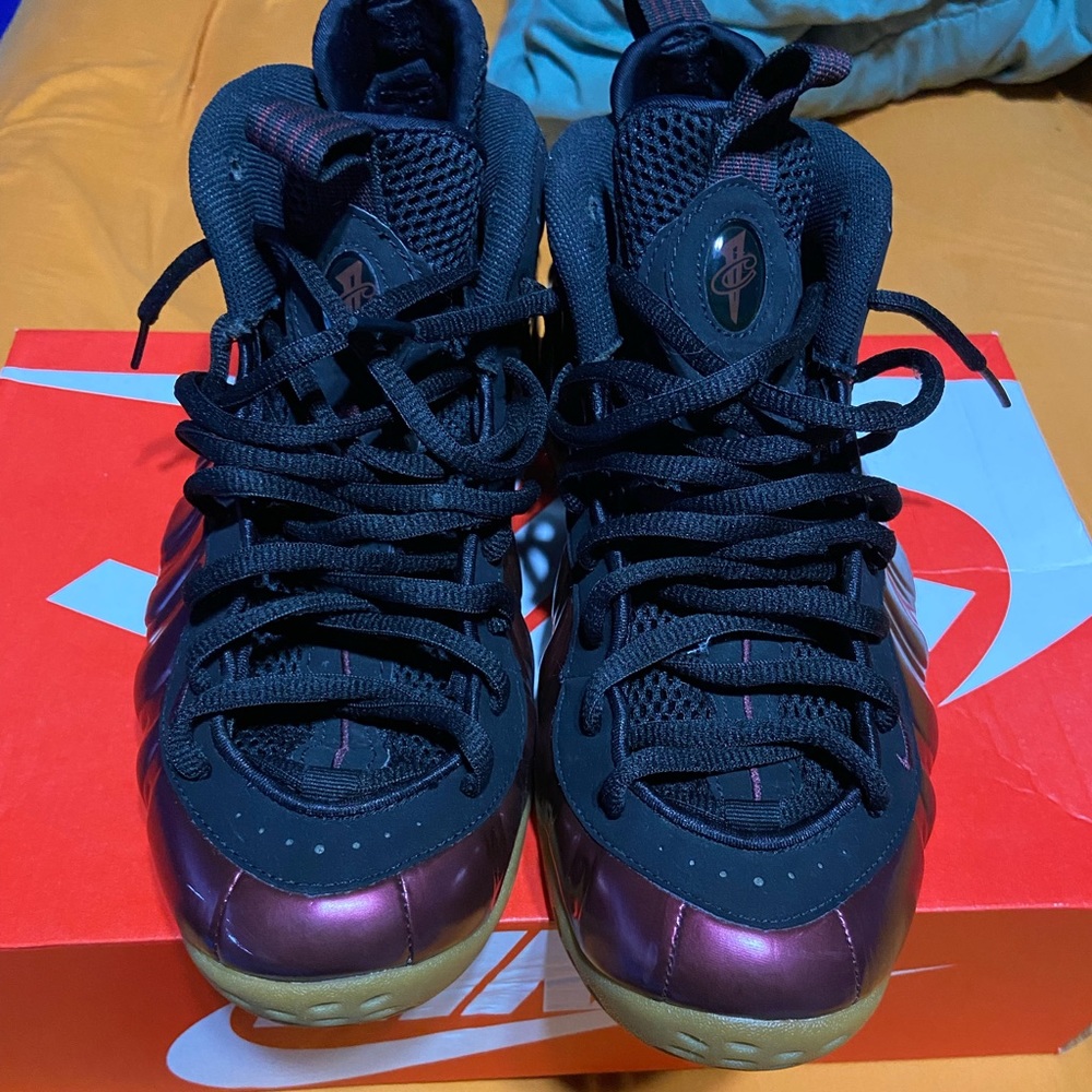 NIKE MAROON FOAMPOSITE